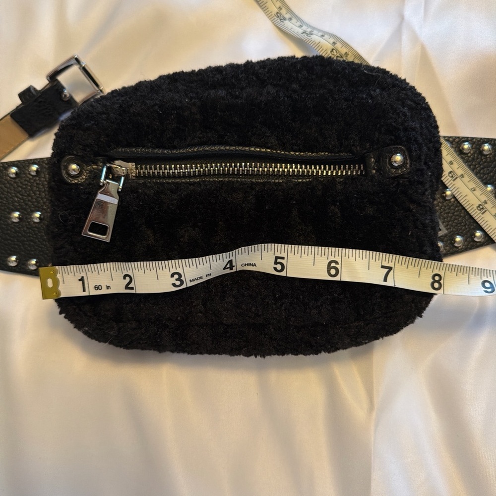 Black Sherpa Fanny Pack / Belt Bag - Picture 4 of 5